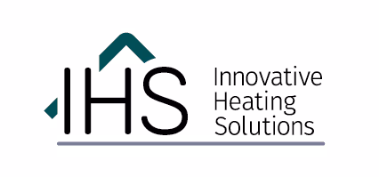 Logo voor Innovative Heating Solutions (IHS) met de letters IHS aan de linkerkant. Boven de H verschijnt een groenblauwe dakvorm, die DHK Products symboliseert, en aan de rechterkant staat de bedrijfsnaam in zwarte tekst.